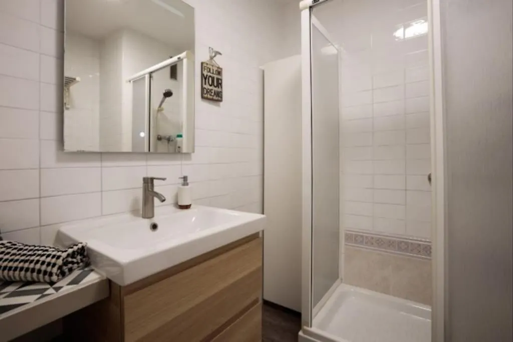 Renovated Apartment In Vila De Gracia Barcelona