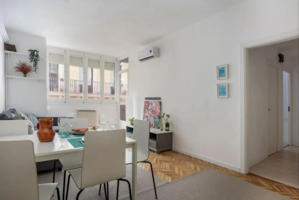 Renovated Apartment In Vila De Gracia Barcelona